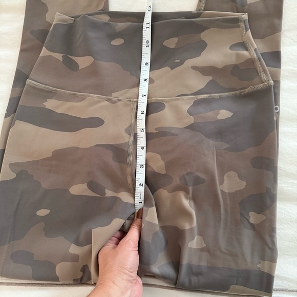 Alo High Waisted Vapor Leggings Camo Medium - Picture 9 of 11